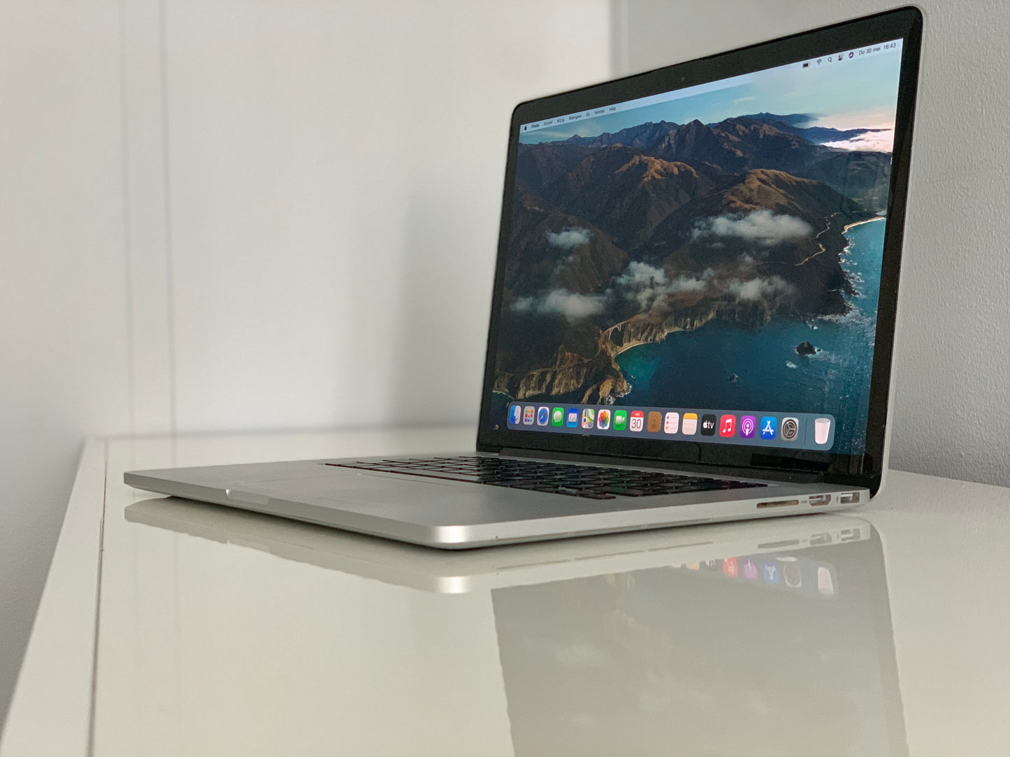 Macbook Pro 15,4" Liquid Retina| intel Core i7 | 256 Gb SSD | 8Gb RAM | Silver (a1398)
