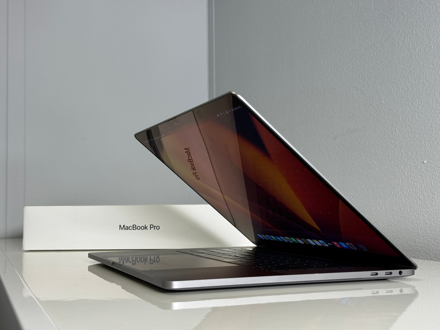 Macbook Pro 15,4" 4k Retina | Touch Bar | intel Core i7 | 512 Gb SSD | 16Gb RAM | Spacegrey (a1990)