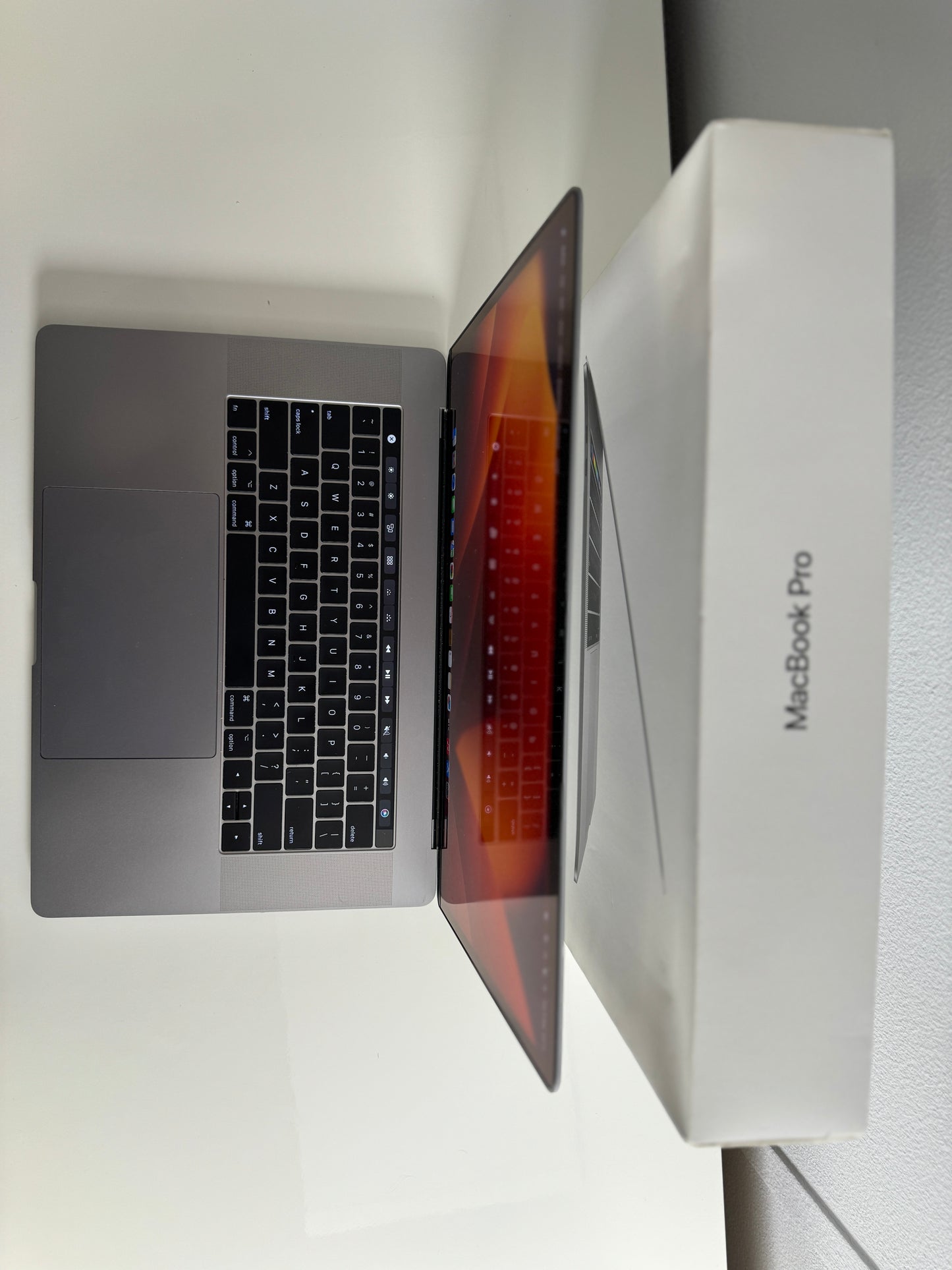 Macbook Pro 15,4" 4k Retina | Touch Bar | intel Core i7 | 512 Gb SSD | 16Gb RAM | Spacegrey (a1990)