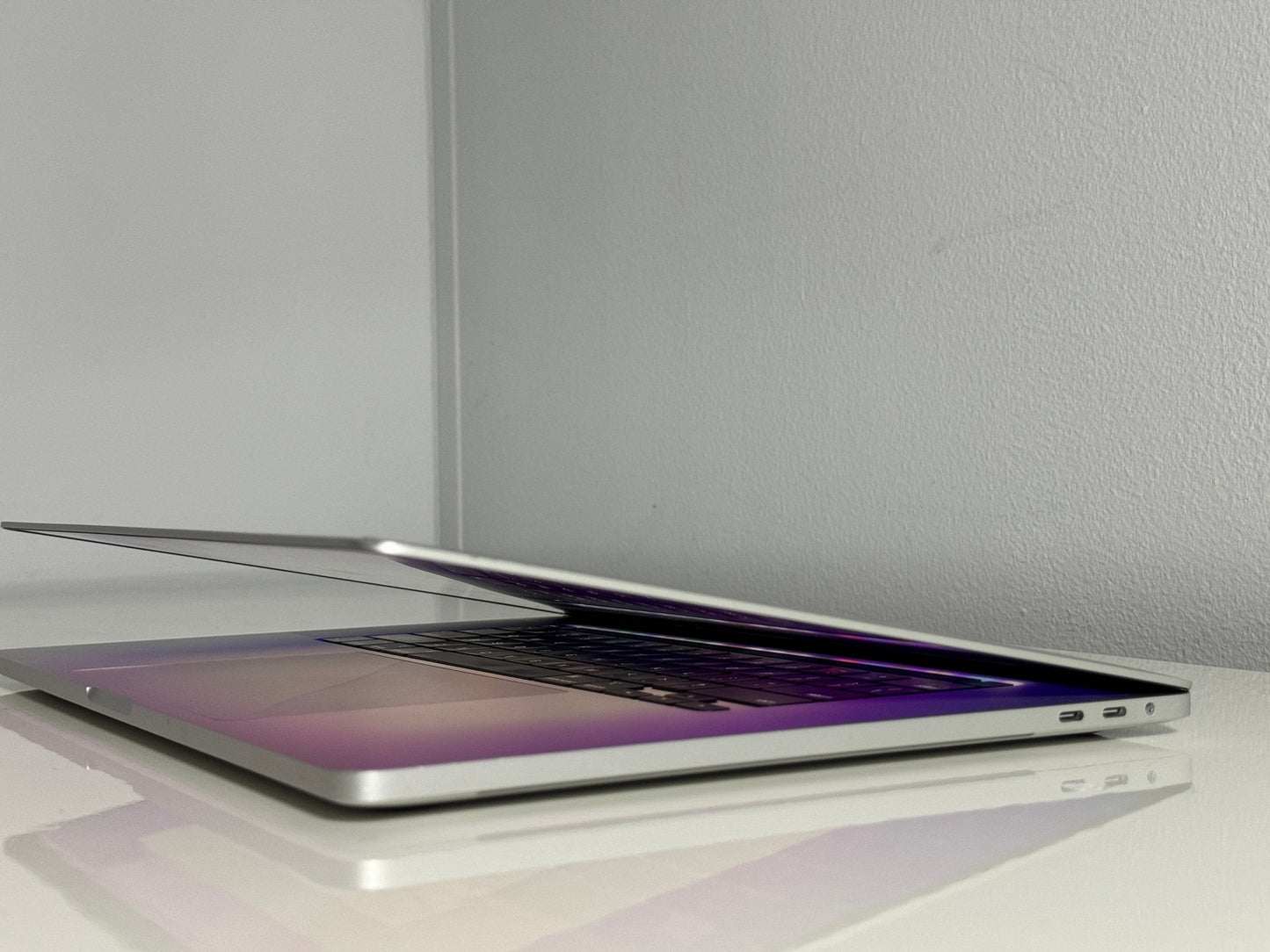 Macbook Pro 16,2" 4k Retina| Touch Bar | intel 8-Core i9 | 512 Gb SSD | 16Gb RAM | Silver (a2141)