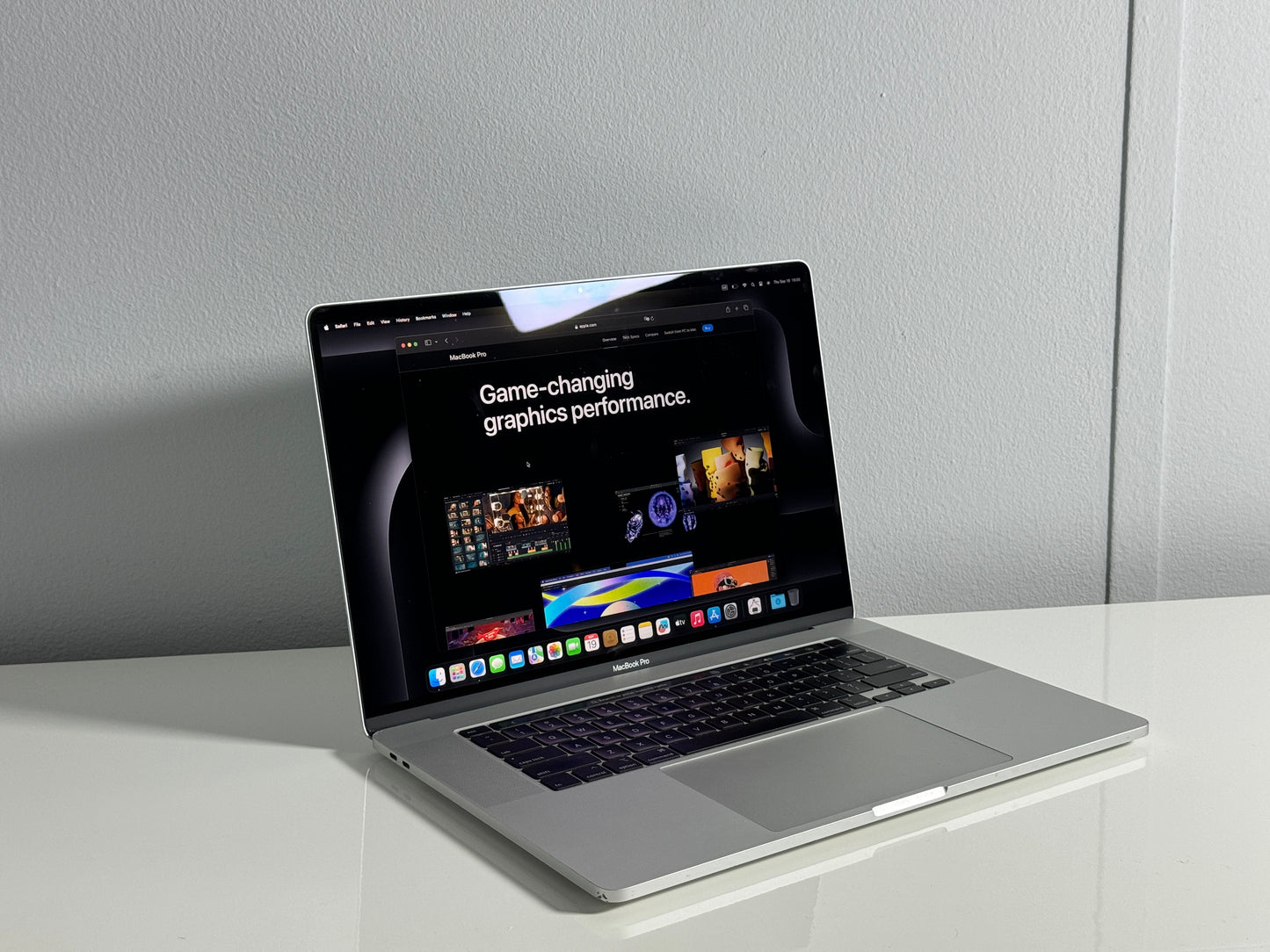 Macbook Pro 16,2" 4k Retina| Touch Bar | intel 8-Core i9 | 512 Gb SSD | 16Gb RAM | Silver (a2141)