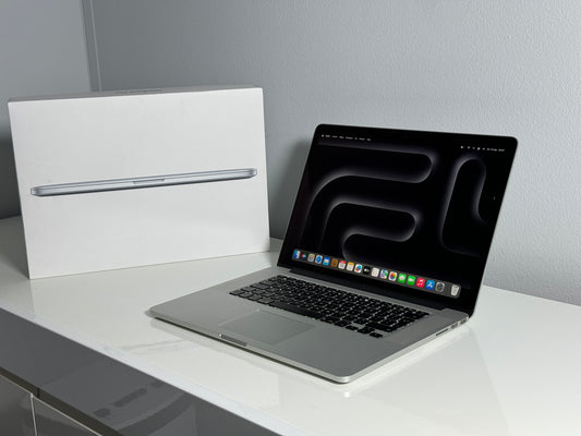 Macbook Pro 15,4"Liquid Retina | intel Core i7 | 256 Gb SSD | 16Gb RAM | Silver (a1398)