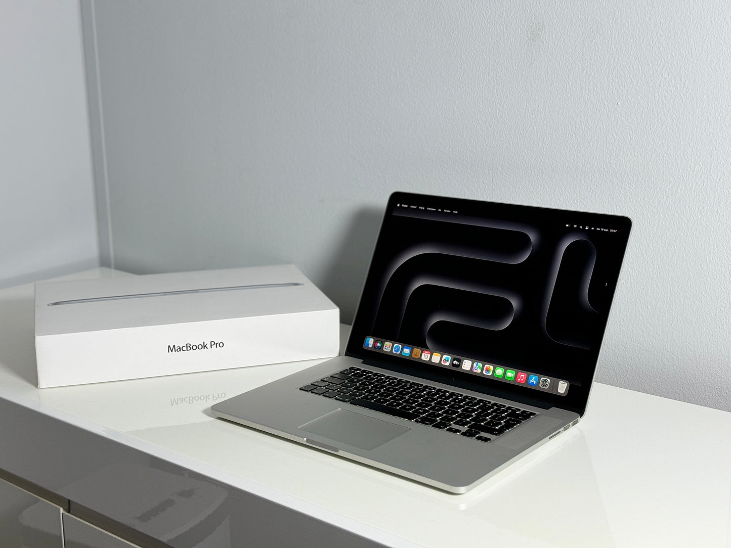 Macbook Pro 15,4"Liquid Retina | intel Core i7 | 256 Gb SSD | 16Gb RAM | Silver (a1398)