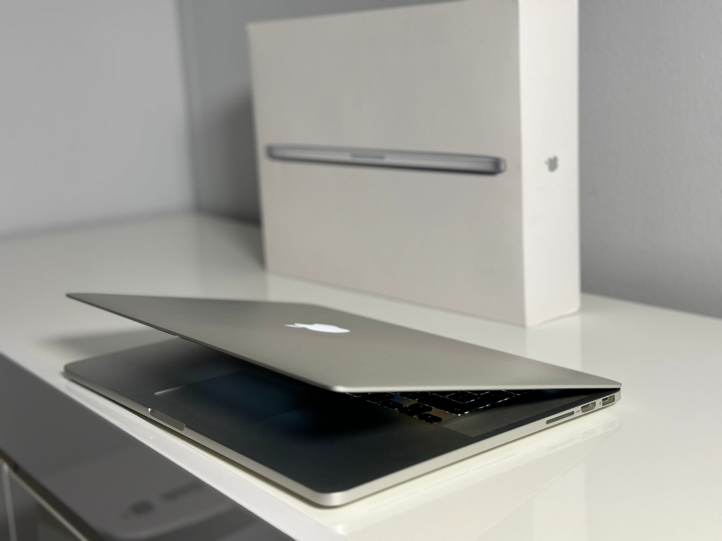 Macbook Pro 15,4"Liquid Retina | intel Core i7 | 256 Gb SSD | 16Gb RAM | Silver (a1398)