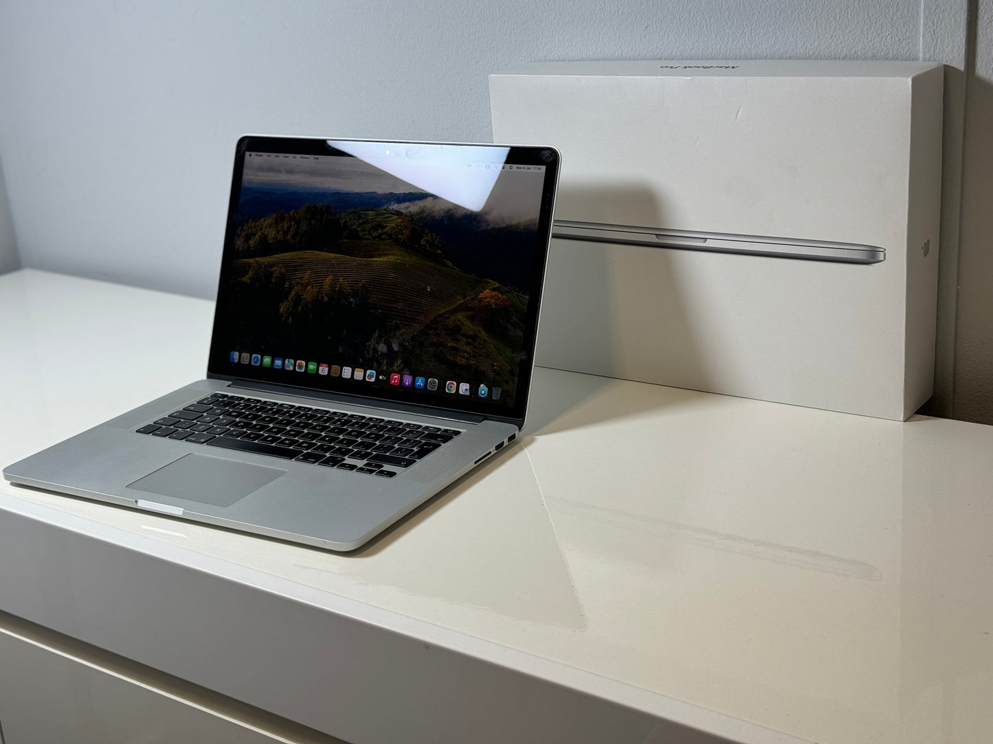 Macbook Pro 15,4" Liquid Retina| intel Core i7 | 256 Gb SSD | 8Gb RAM | Silver (a1398)