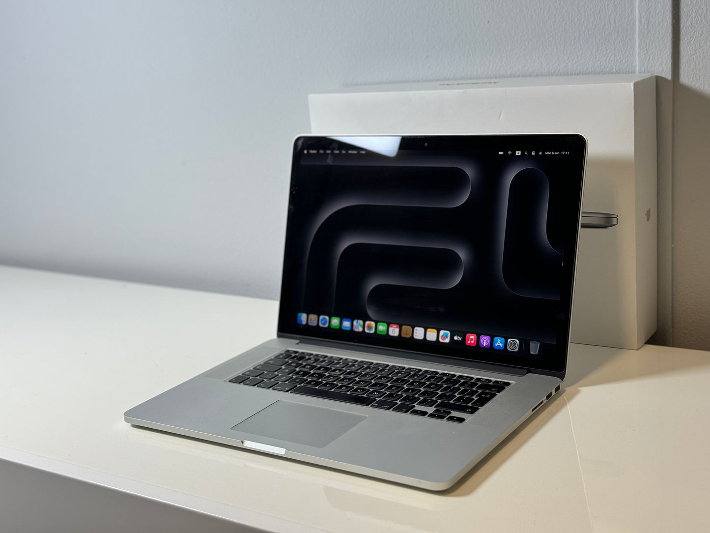Macbook Pro 15,4" Liquid Retina| intel Core i7 | 256 Gb SSD | 8Gb RAM | Silver (a1398)
