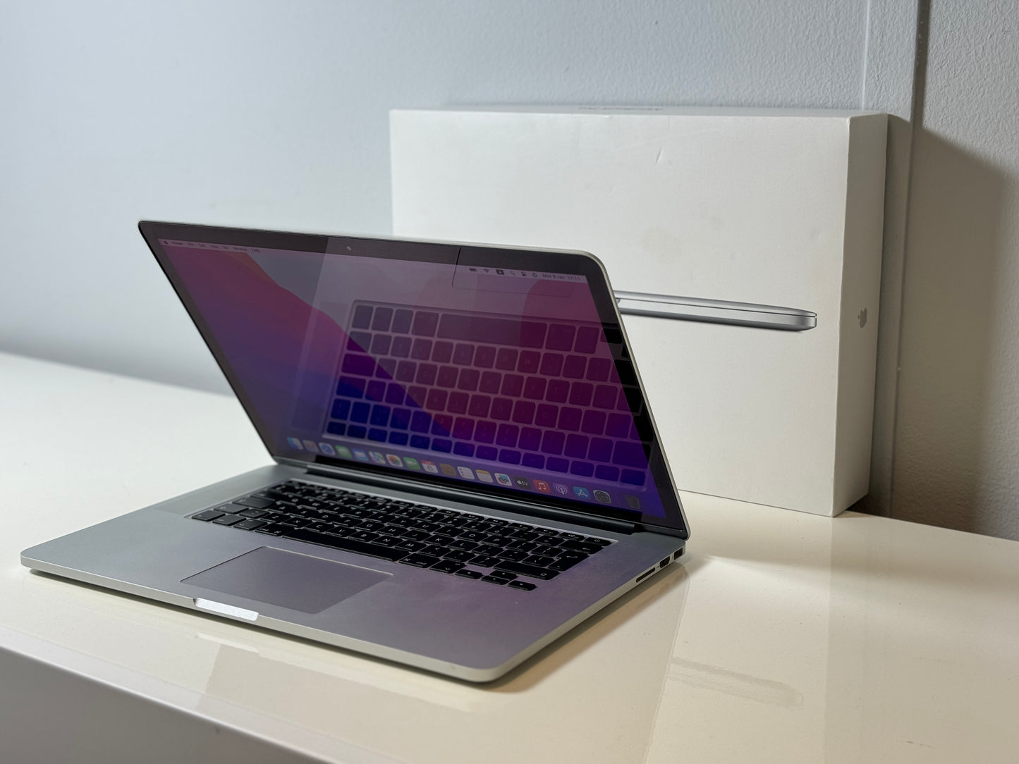 Macbook Pro 15,4" Liquid Retina| intel Core i7 | 256 Gb SSD | 8Gb RAM | Silver (a1398)