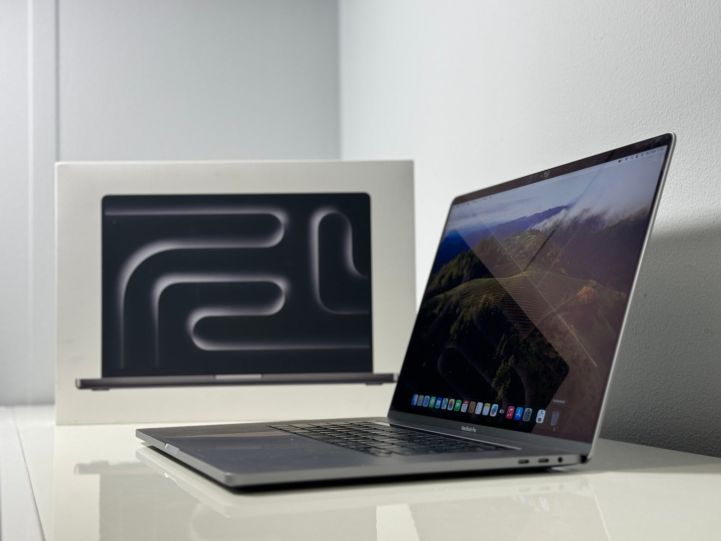 Macbook Pro 15,4" 4k Retina| Touch Bar | intel Core i7 | 512 Gb SSD | 16Gb RAM | Spacegrey (2017)
