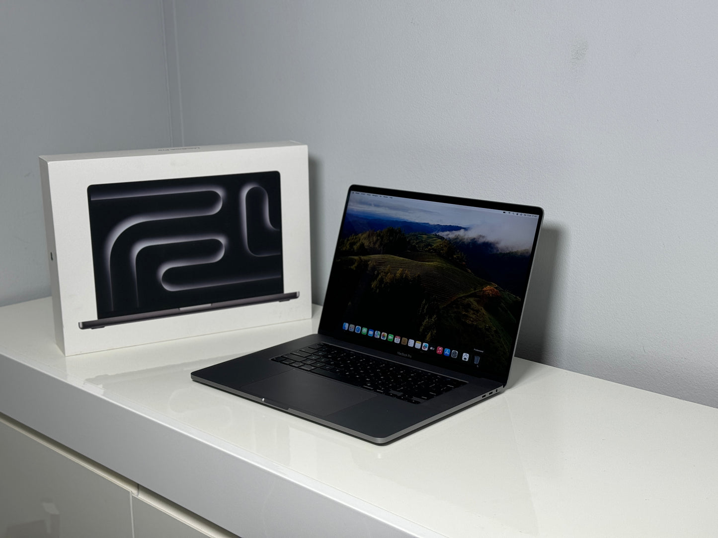 Macbook Pro 15,4" 4k Retina| Touch Bar | intel Core i7 | 512 Gb SSD | 16Gb RAM | Spacegrey (2017)