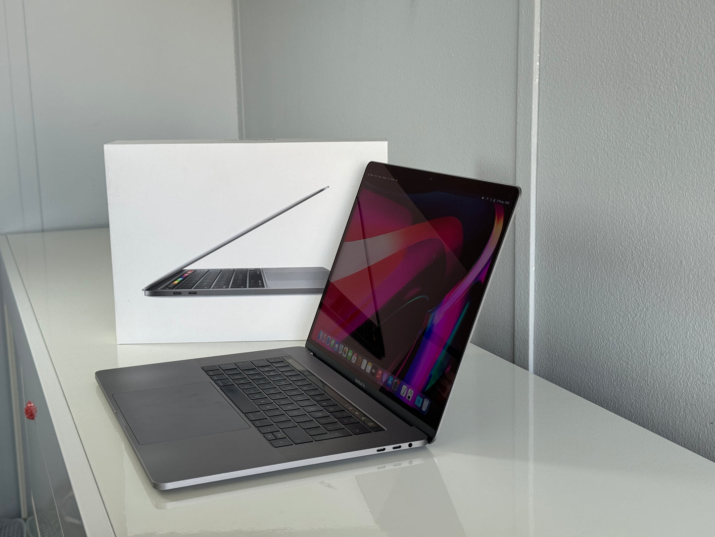 Macbook Pro 15,4" 4k Retina | Touch Bar | intel Quad Core i7 | 1Tb SSD | 16Gb RAM | Spacegrey (a1707)