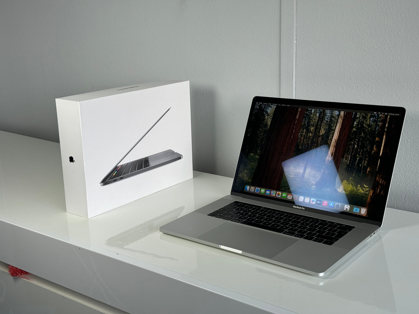 Macbook Pro 16,2" 4k Retina | Touch Bar | intel 6-Core i7 | 512 Gb SSD | 32Gb RAM | Silver (a2141)