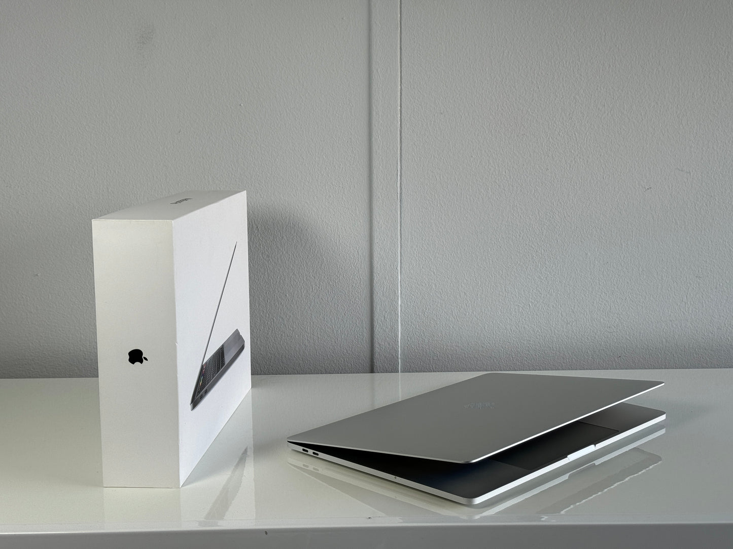 Macbook Pro 16,2" 4k Retina | Touch Bar | intel 6-Core i7 | 512 Gb SSD | 32Gb RAM | Silver (a2141)