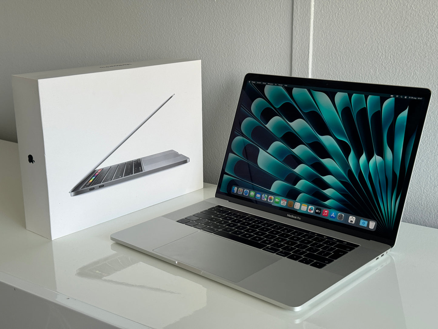 Macbook Pro 16,2" 4k Retina | Touch Bar | intel 6-Core i7 | 512 Gb SSD | 32Gb RAM | Silver (a2141)