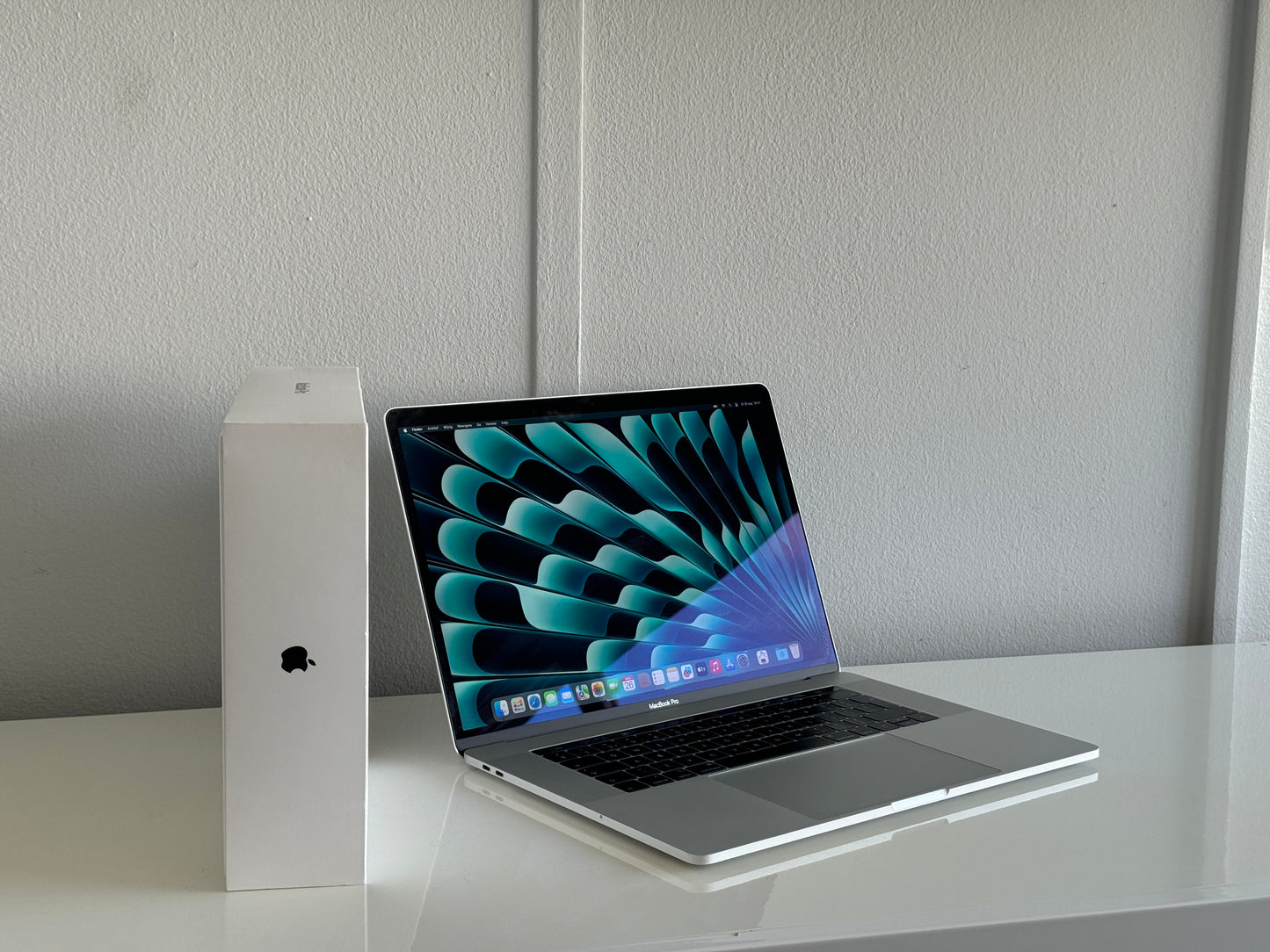 Macbook Pro 16,2" 4k Retina | Touch Bar | intel 6-Core i7 | 512 Gb SSD | 32Gb RAM | Silver (a2141)