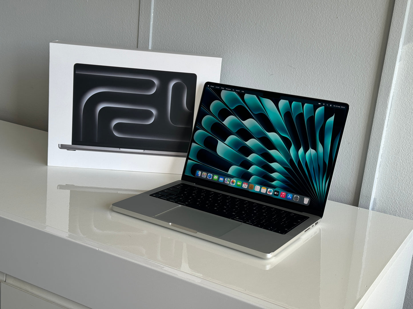 Macbook Pro 14" 8k XDR | M1 Pro | 512 Gb SSD | 16Gb RAM | Silver (A2442)