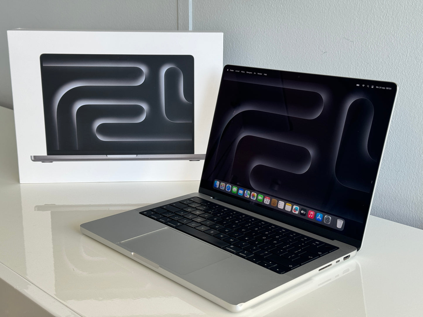 Macbook Pro 14" 8k XDR | M1 Pro | 512 Gb SSD | 16Gb RAM | Silver (A2442)