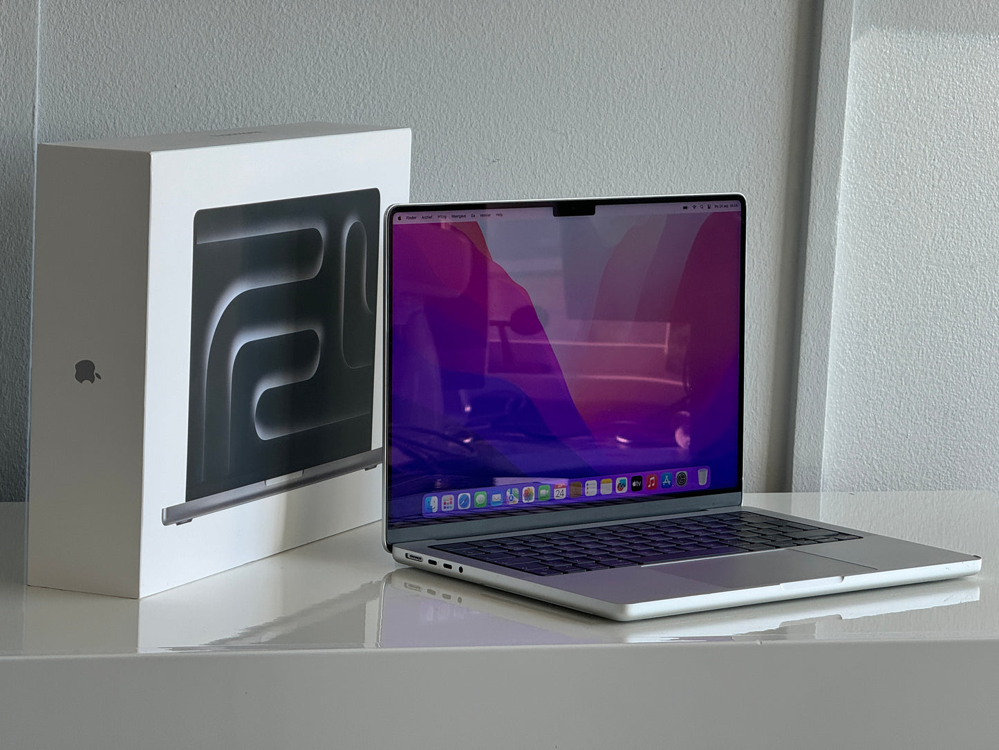 Macbook Pro 14" 8k XDR | M1 Pro | 512 Gb SSD | 16Gb RAM | Silver (A2442)