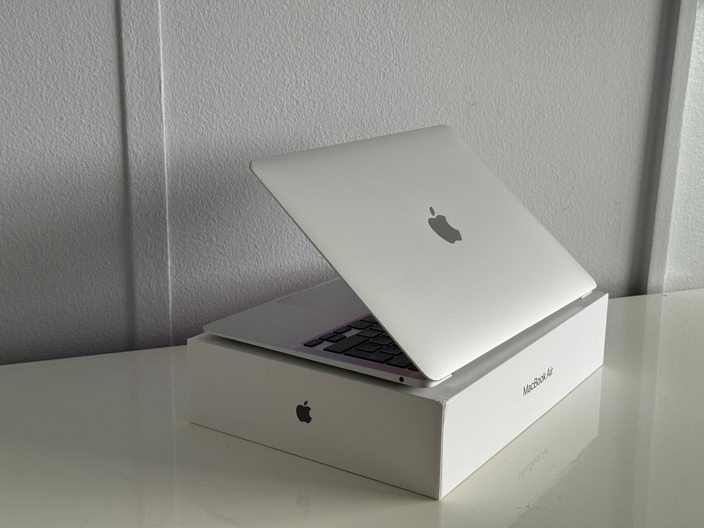 Macbook Air 13.3" 4k Retina | 8-core M1 | 256 Gb SSD | 8Gb RAM | Silver (A2337)