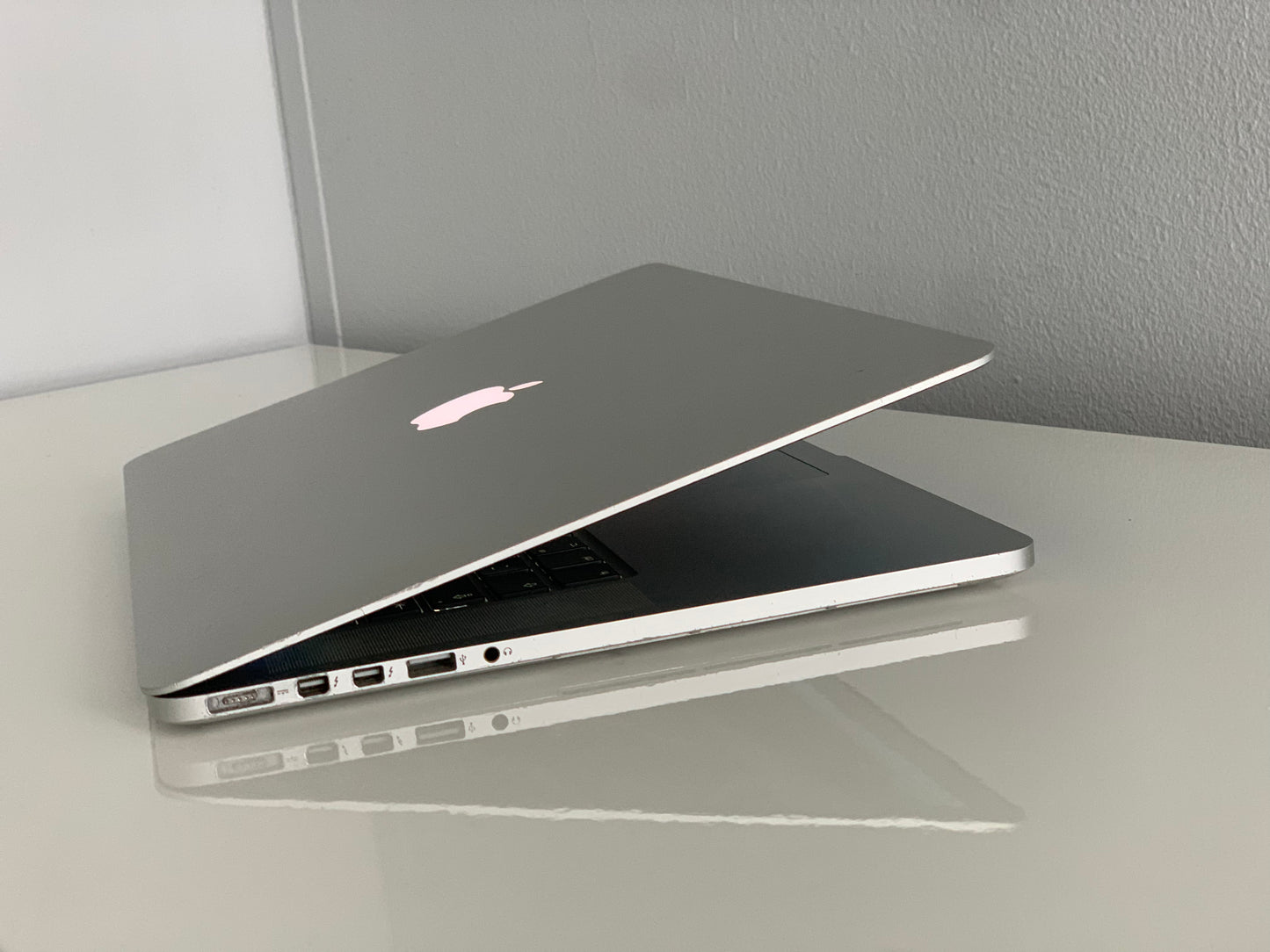 Macbook Pro 15,4" Liquid Retina| intel Core i7 | 256 Gb SSD | 8Gb RAM | Silver  (a1398)