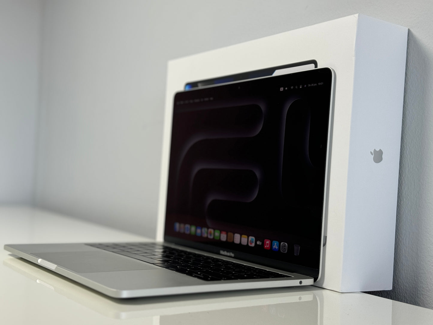 Macbook Pro 13,3" 4k Retina | Touch Bar | intel Core i5 | 256 Gb SSD | 8Gb RAM | Silver(2017)