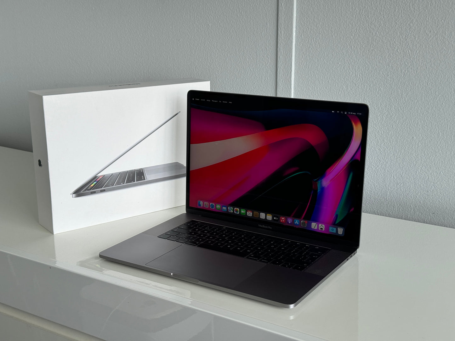 Macbook Pro 15,4" 4k Retina | Touch Bar | intel Quad Core i7 | 1Tb SSD | 16Gb RAM | Spacegrey (a1707)