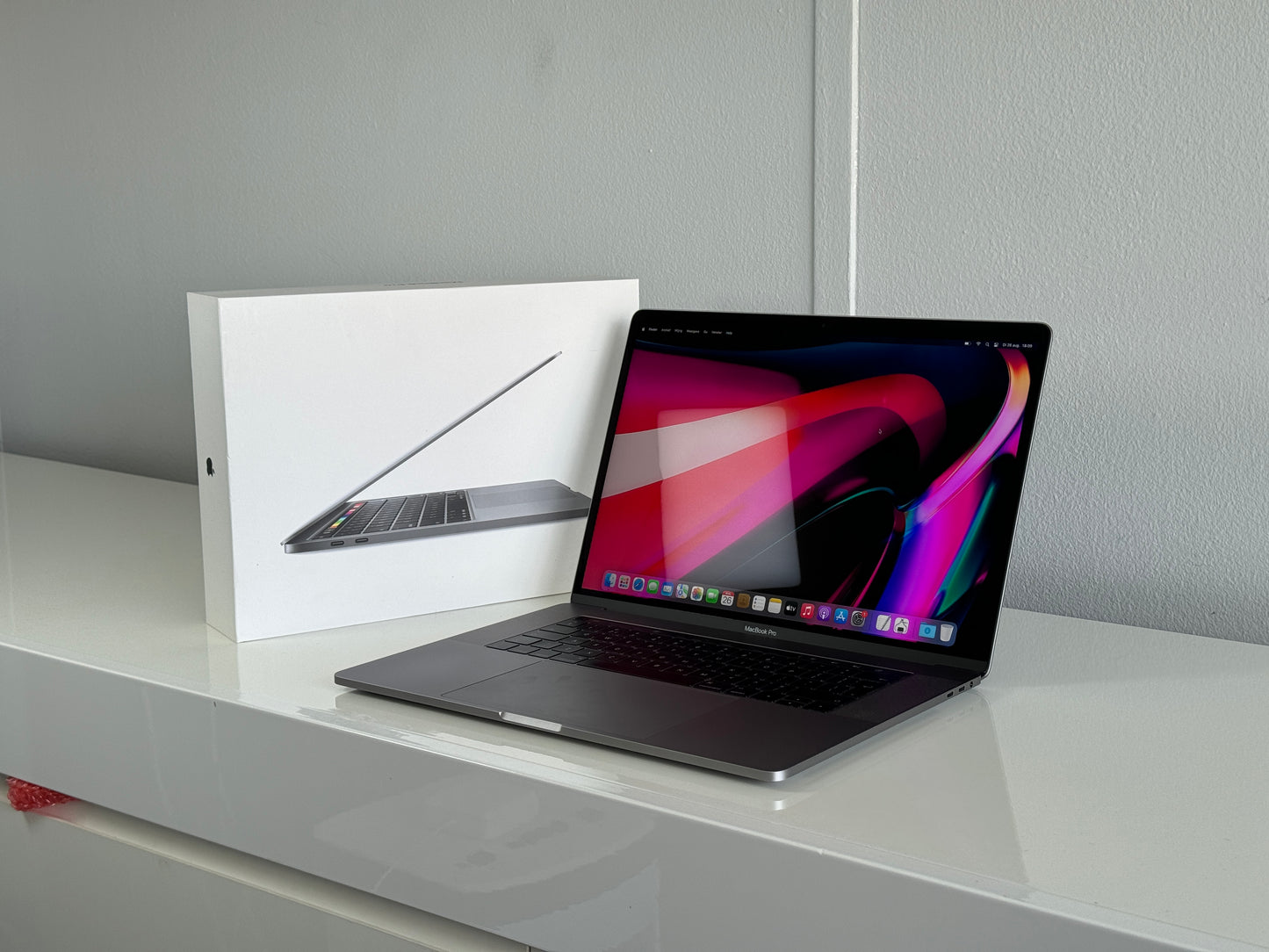 Macbook Pro 15,4" 4k Retina | Touch Bar | intel Quad Core i7 | 1Tb SSD | 16Gb RAM | Spacegrey (a1707)