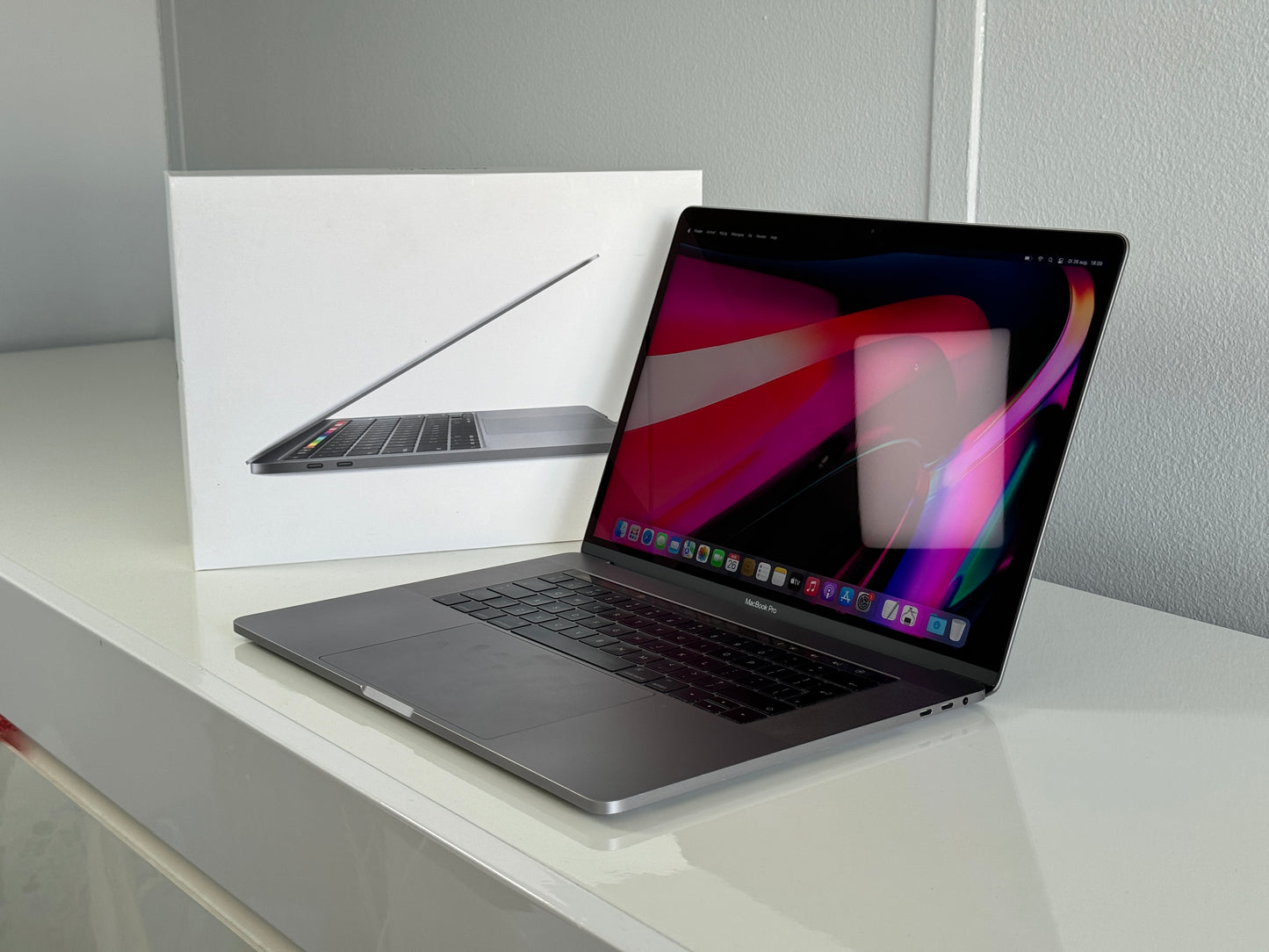 Macbook Pro 15,4" 4k Retina | Touch Bar | intel Quad Core i7 | 1Tb SSD | 16Gb RAM | Spacegrey (a1707)