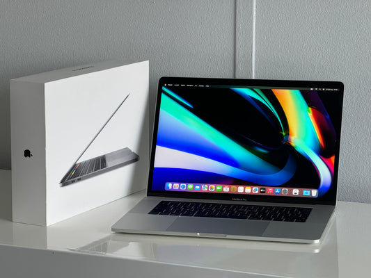 Macbook Pro 15,4" 4k Retina | Touch Bar | intel Quad Core i7 | 500GB SSD | 16Gb RAM | Silver (a1707)