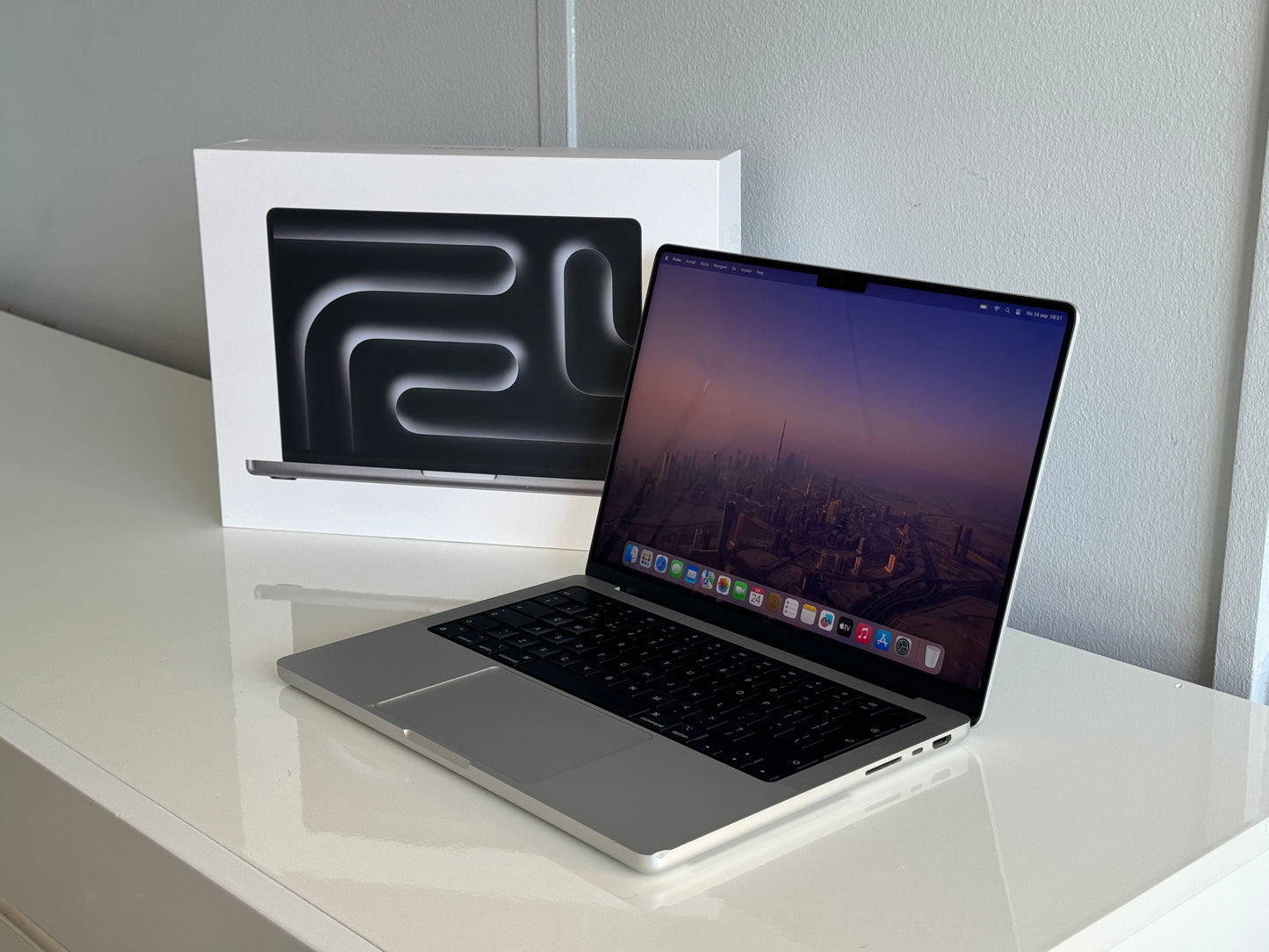 Macbook Pro 14" 8k XDR | M1 Pro | 512 Gb SSD | 16Gb RAM | Silver (A2442)