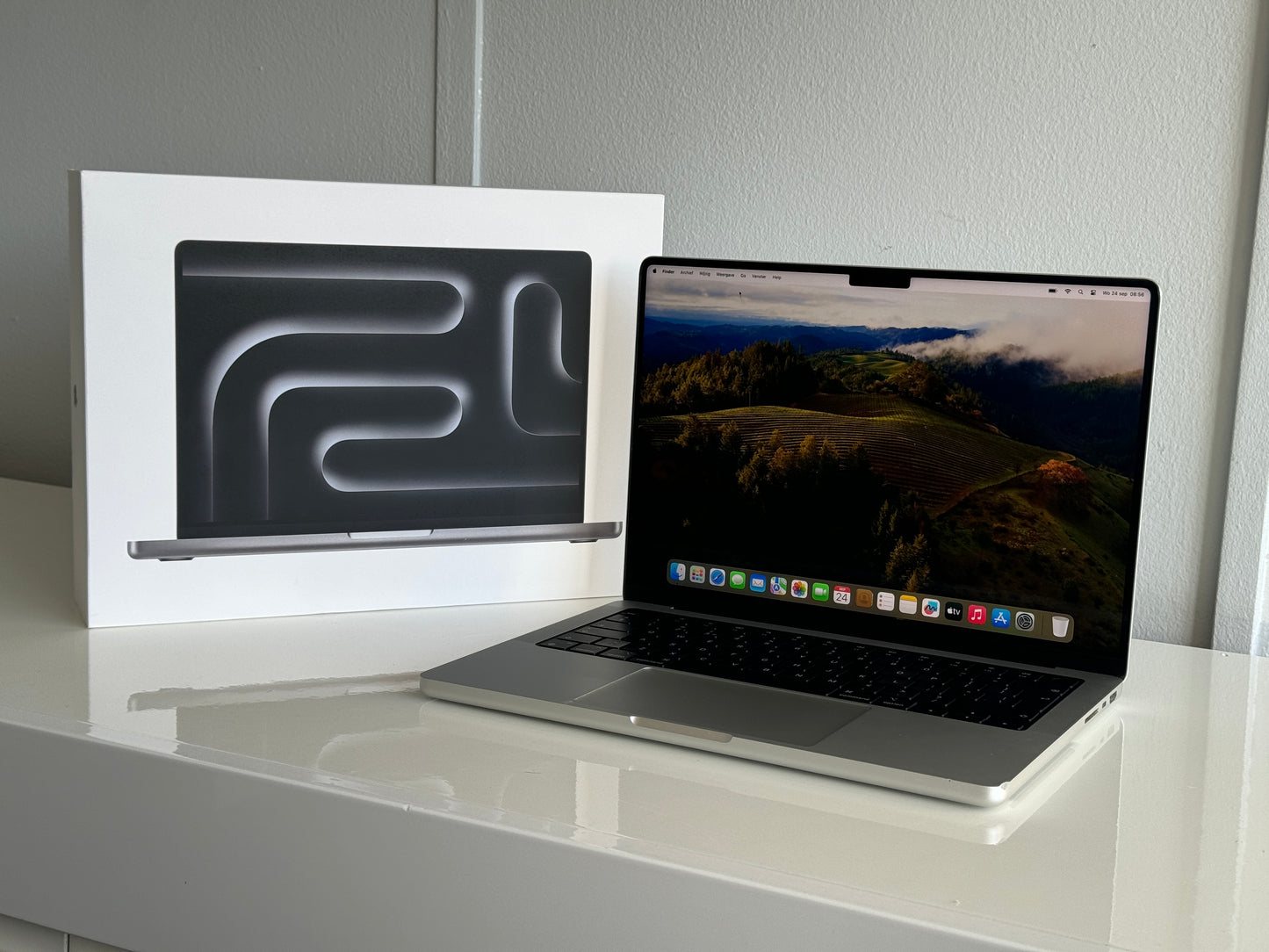 Macbook Pro 14" 8k XDR | M1 Pro | 512 Gb SSD | 16Gb RAM | Silver (A2442)