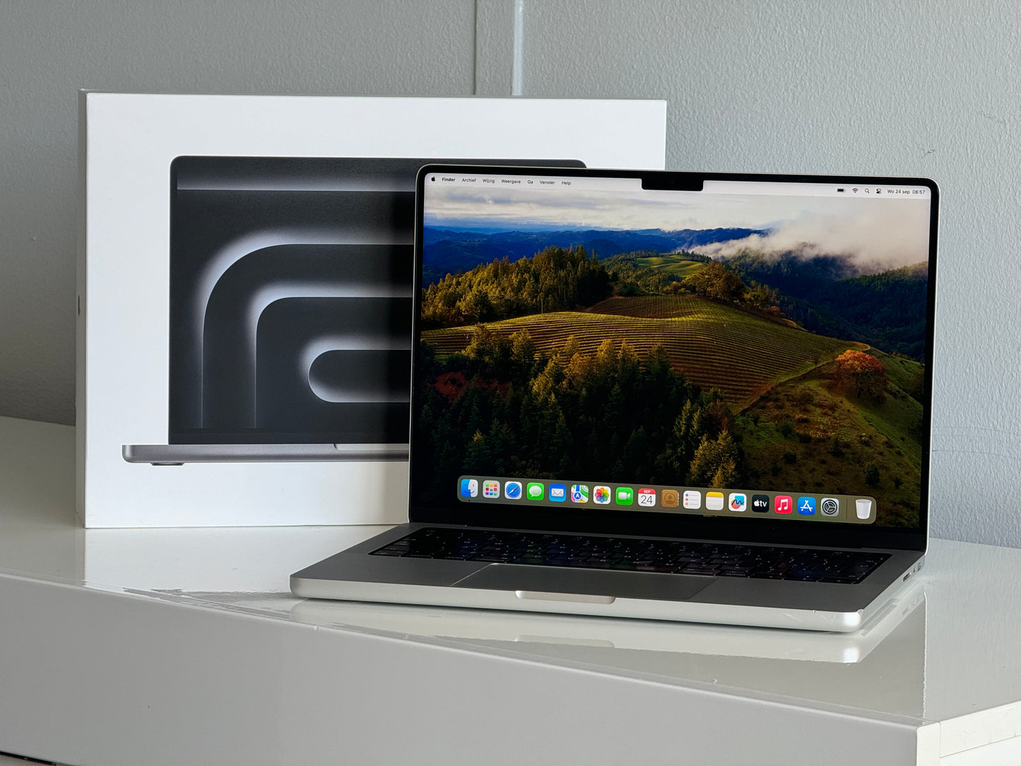 Macbook Pro 14" 8k XDR | M1 Pro | 512 Gb SSD | 16Gb RAM | Silver (A2442)