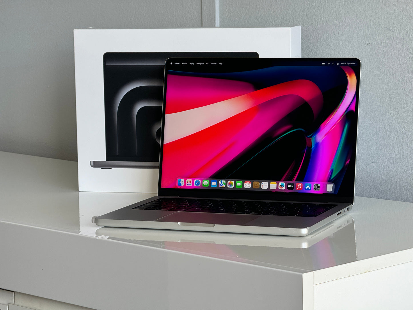 Macbook Pro 14" 8k XDR | M1 Pro | 512 Gb SSD | 16Gb RAM | Silver (A2442)