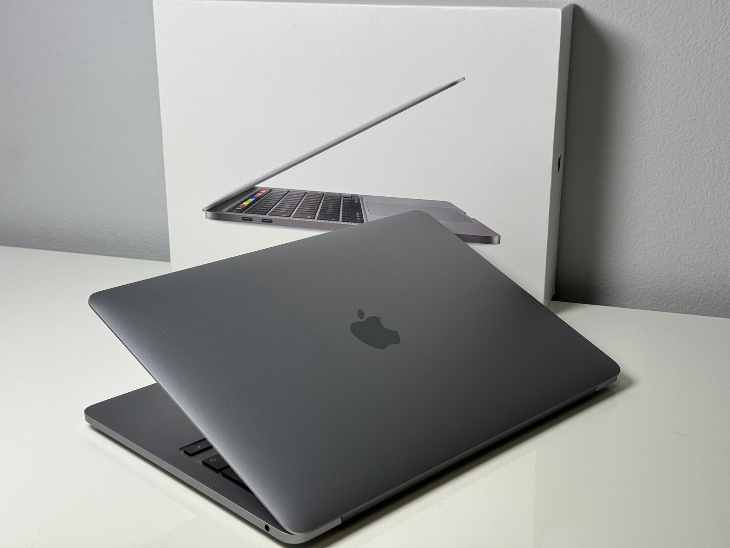 Macbook Pro 13,3" 4k Retina | intel Core i5 | 256 Gb SSD | 8Gb RAM | Spacegrey