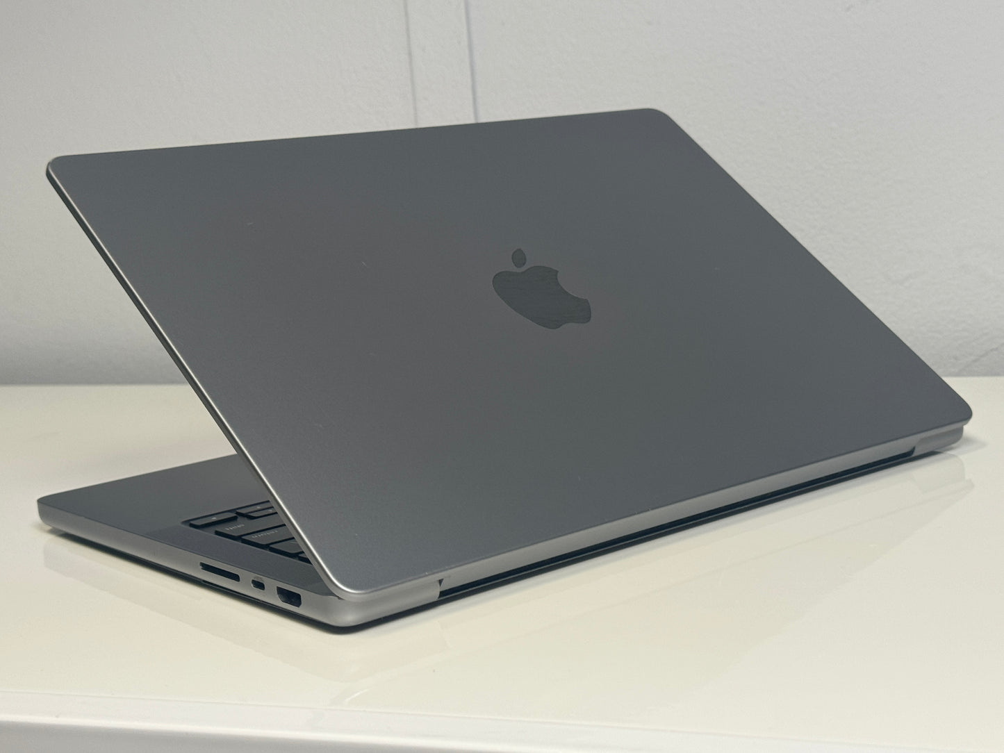 Macbook Pro 16" 4K XDR Display | M1 Pro | 16GB RAM | 500GB SSD (A2442)