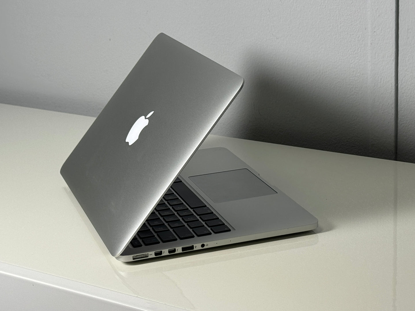 MacBook Pro 13" Super Retina | intel core i5 | 8Gb RAM | 256Gb SSD