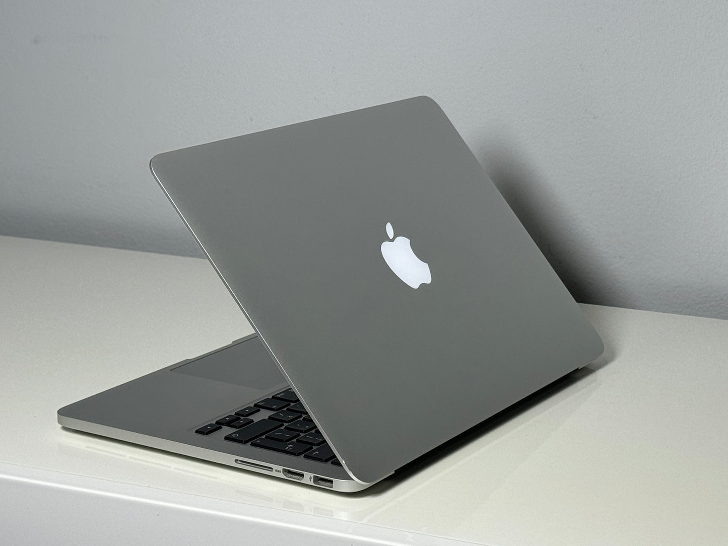 MacBook Pro 13" Super Retina | intel core i5 | 8Gb RAM | 256Gb SSD
