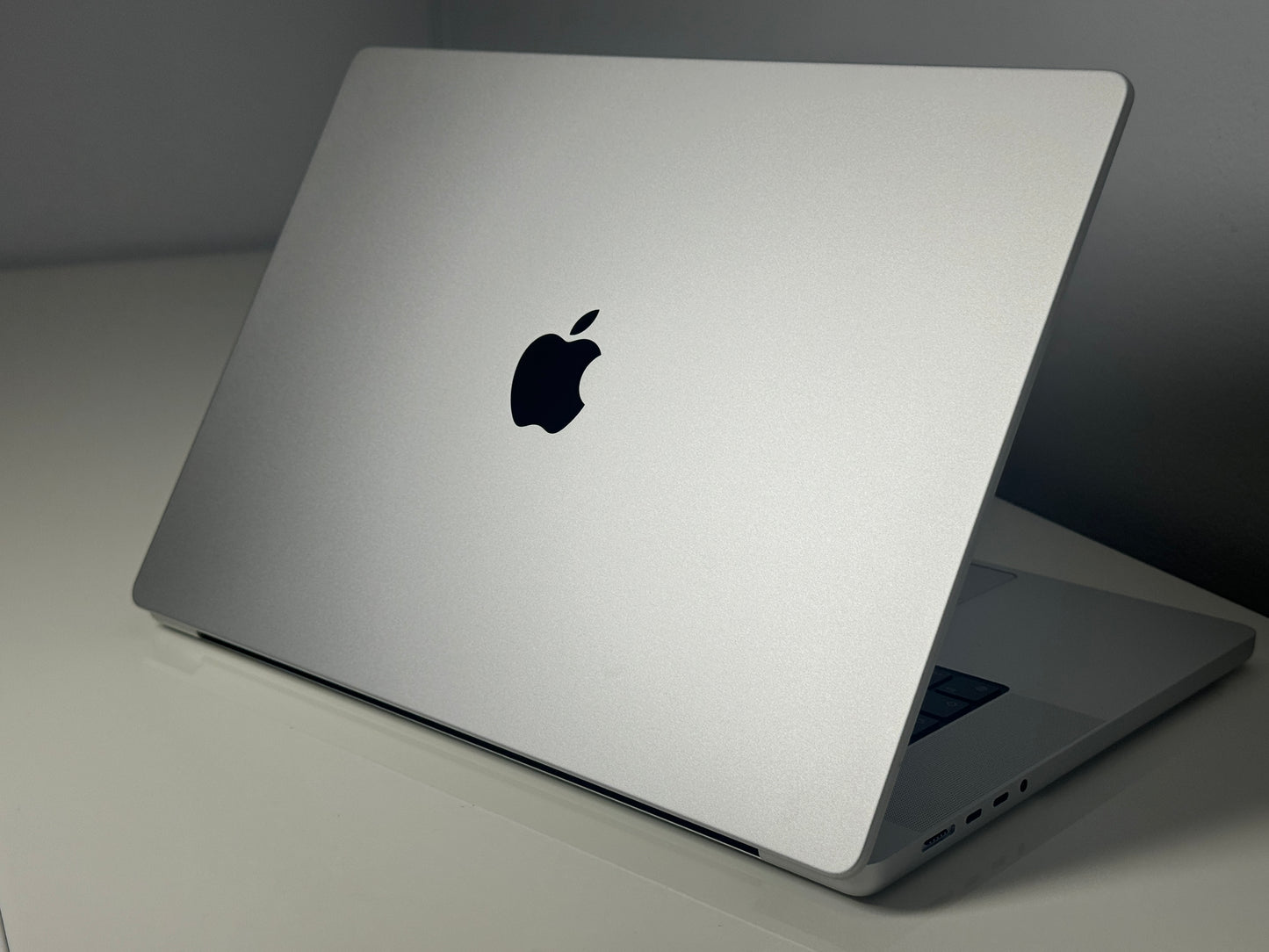 Macbook Pro 16" 4K XDR Display | M4 Pro | 24GB RAM | 512GB SSD (2024)
