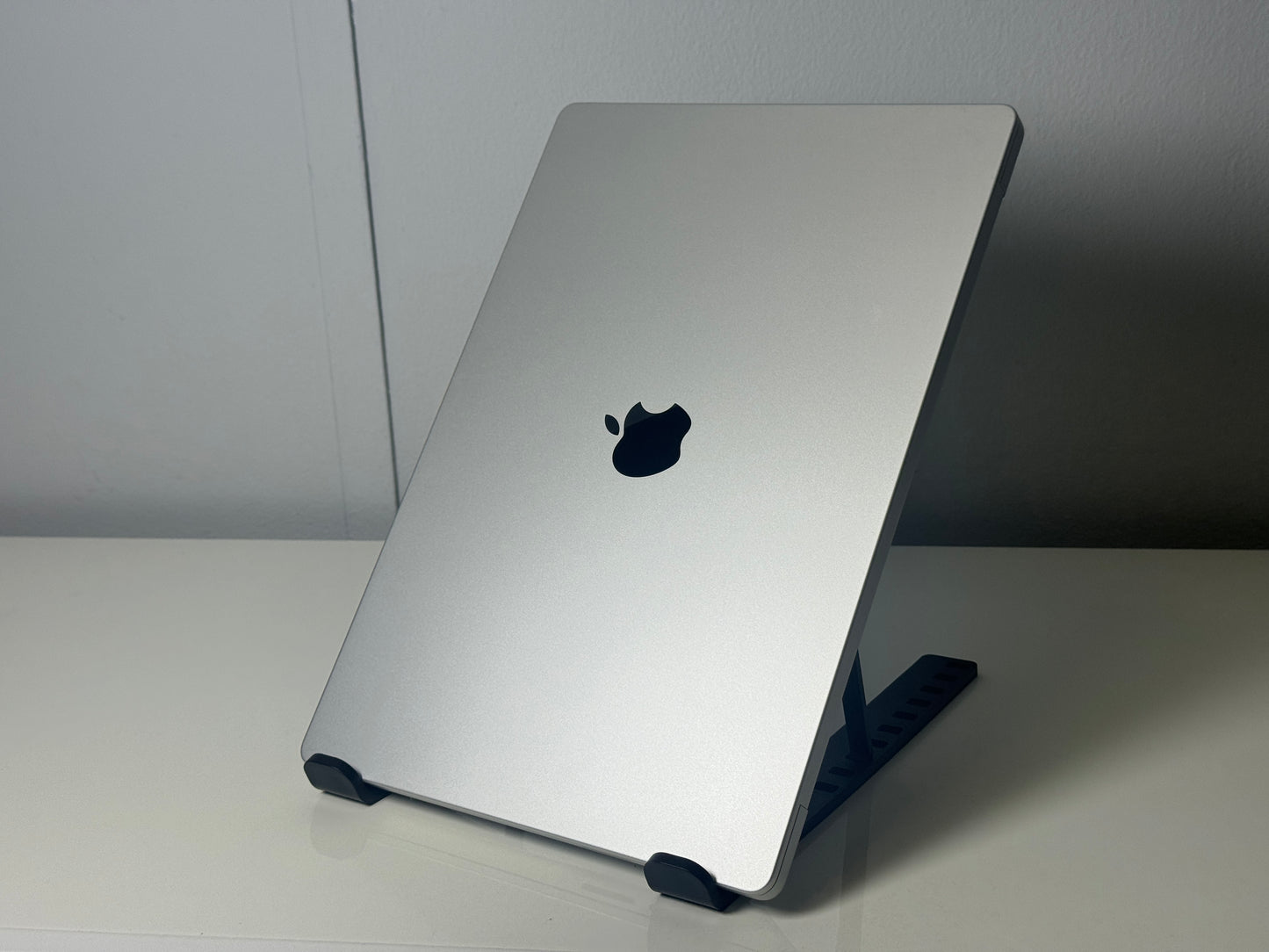 Macbook Pro 16" 4K XDR Display | M4 Pro | 24GB RAM | 512GB SSD (2024)