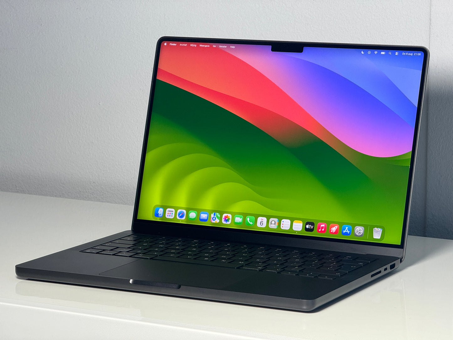 Macbook Pro 14" 4K XDR Display | M5 | 512GB SSD | 16GB RAM Space Black (2025)