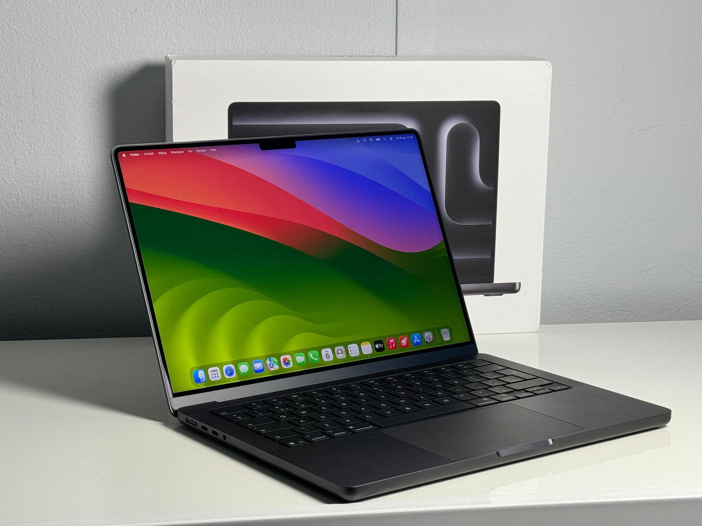 Macbook Pro 14" 4K XDR Display | M5 | 512GB SSD | 16GB RAM Space Black (2025)