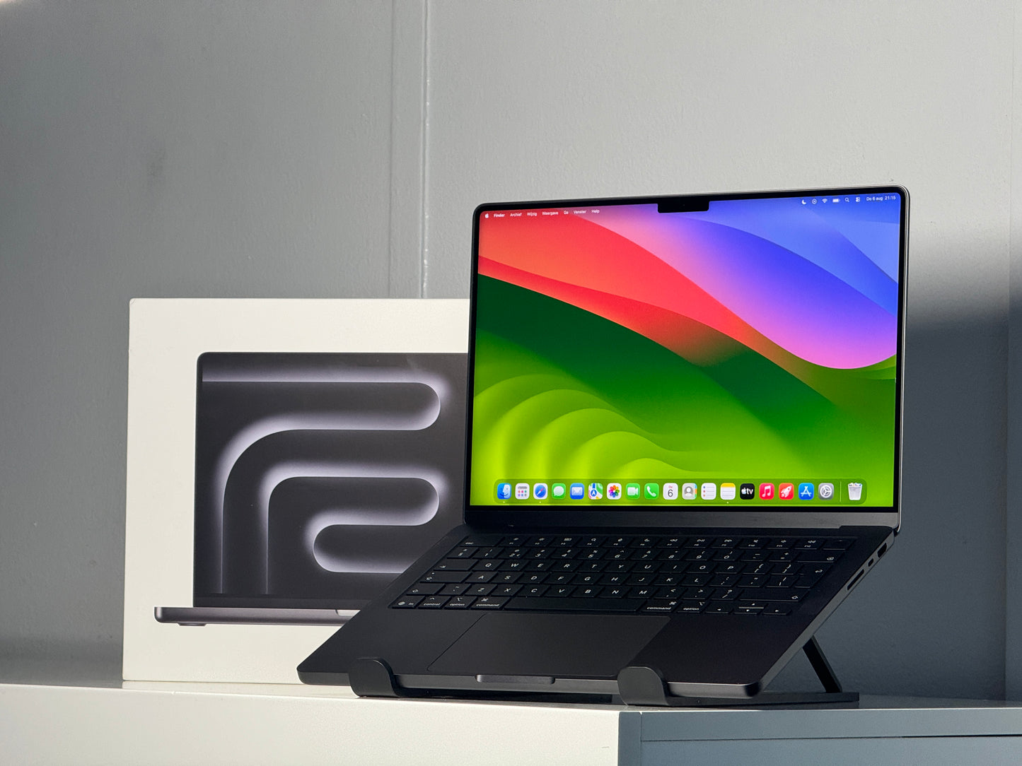 Macbook Pro 14" 4K XDR Display | M5 | 512GB SSD | 16GB RAM Space Black (2025)
