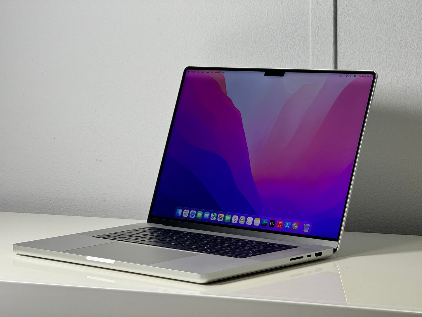 Macbook Pro 16" 4K XDR Display | M1 Pro | 1000GB SSD | 16GB RAM (A2442)