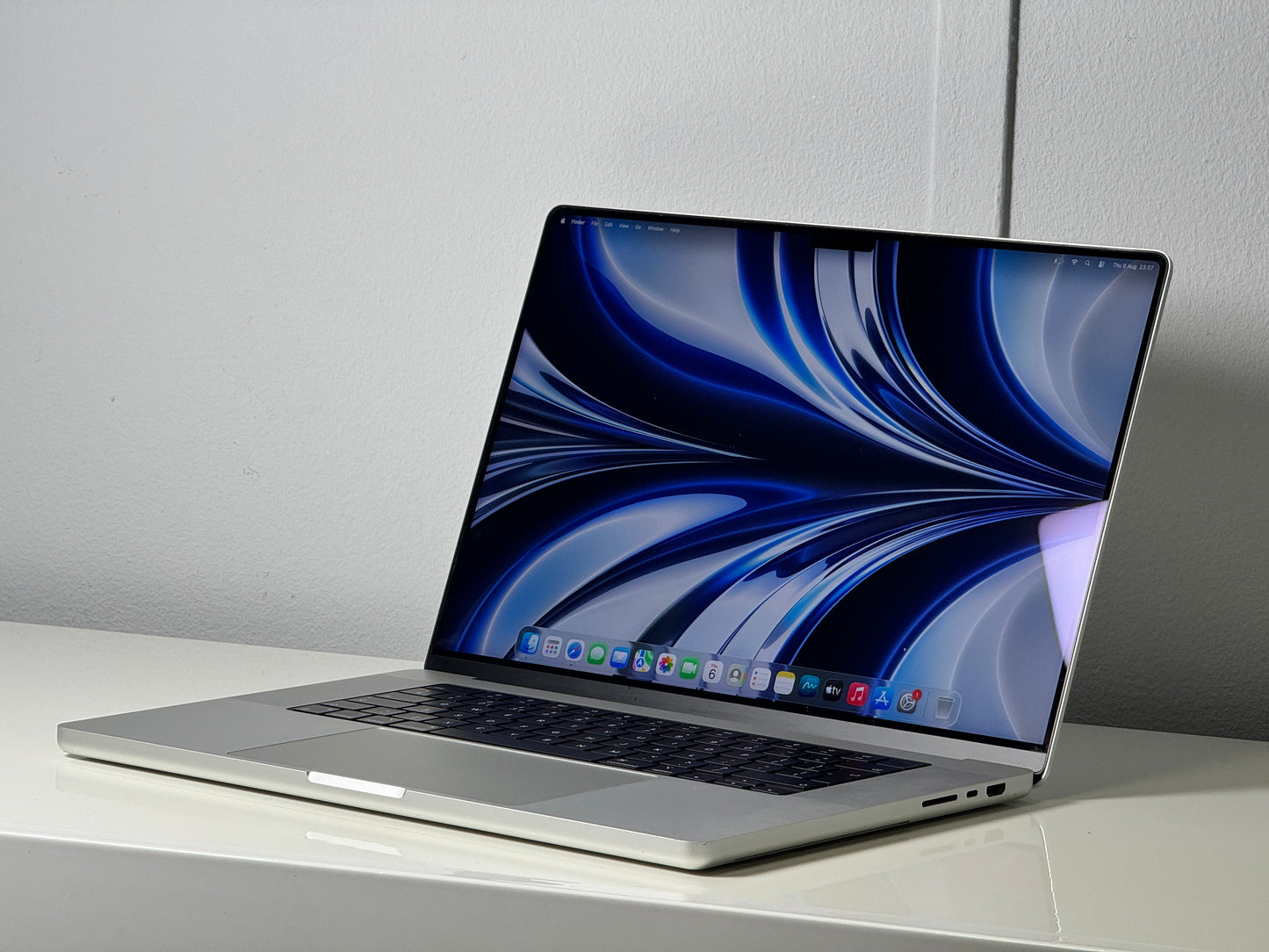 Macbook Pro 16" 4K XDR Display | M1 Pro | 1000GB SSD | 16GB RAM (A2442)