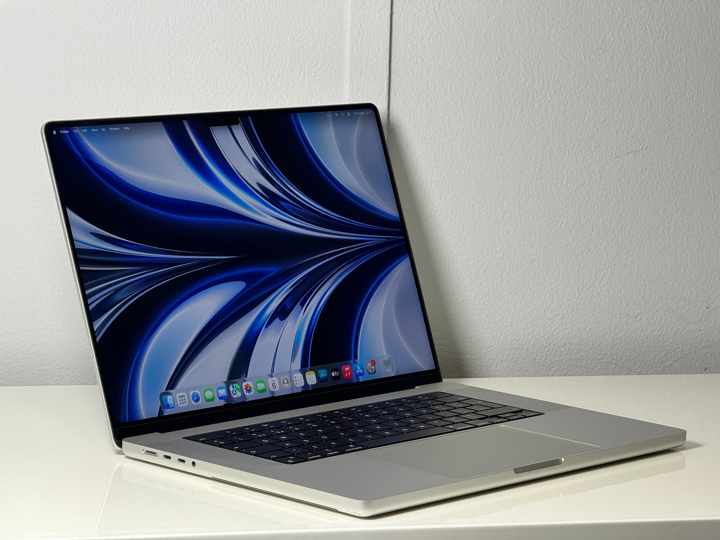 Macbook Pro 16" 4K XDR Display | M1 Pro | 1000GB SSD | 16GB RAM (A2442)