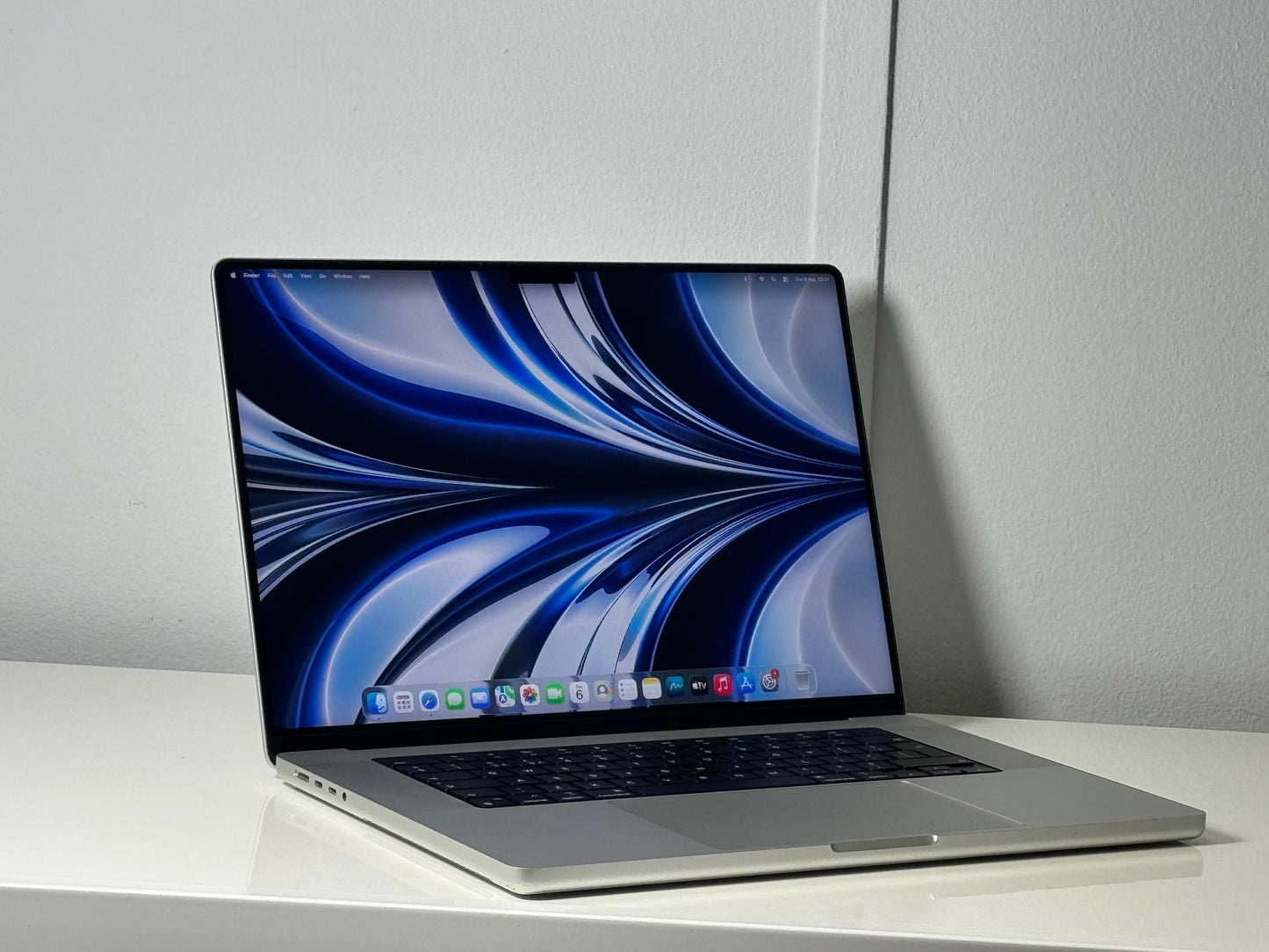 Macbook Pro 16" 4K XDR Display | M1 Pro | 1000GB SSD | 16GB RAM (A2442)