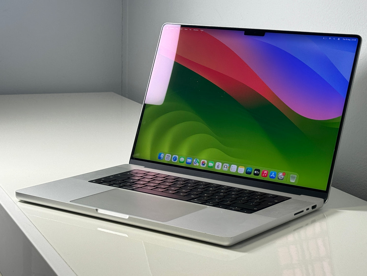 Macbook Pro 16" 4K XDR Display | M1 Pro | 1000GB SSD | 16GB RAM (A2442)