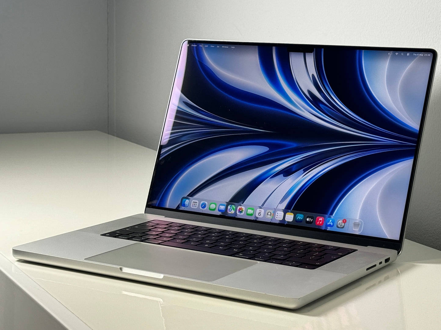 Macbook Pro 16" 4K XDR Display | M1 Pro | 1000GB SSD | 16GB RAM (A2442)