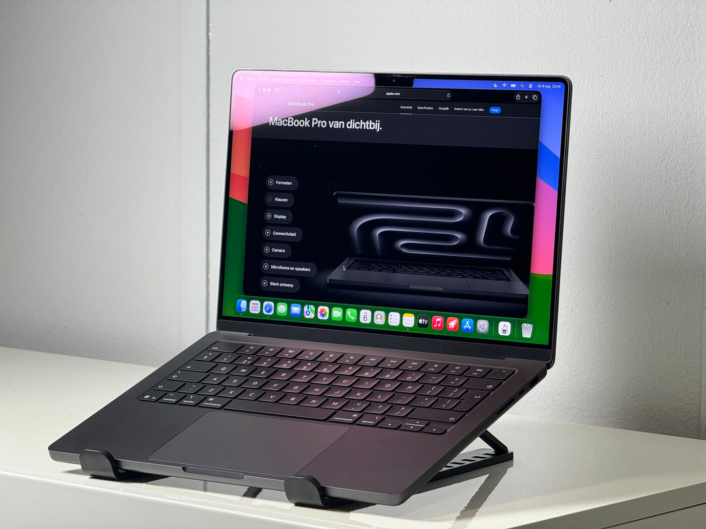 Macbook Pro 14" 4K XDR Display | M5 | 512GB SSD | 16GB RAM Space Black (2025)