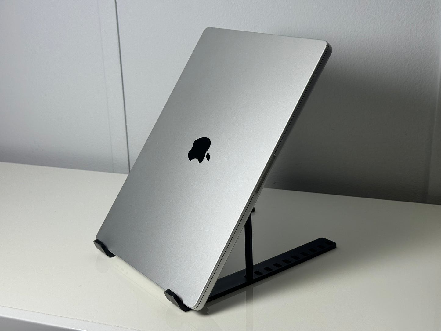 Macbook Pro 16" 4K XDR Display | M1 Pro | 1000GB SSD | 16GB RAM (A2442)