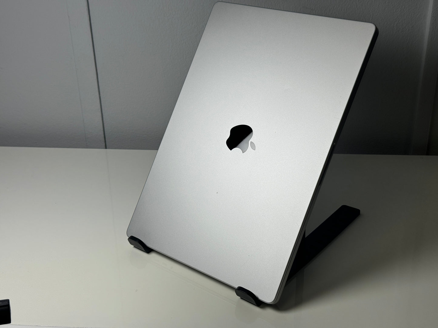 Macbook Pro 16" 4K XDR Display | M1 Pro | 1000GB SSD | 16GB RAM (A2442)
